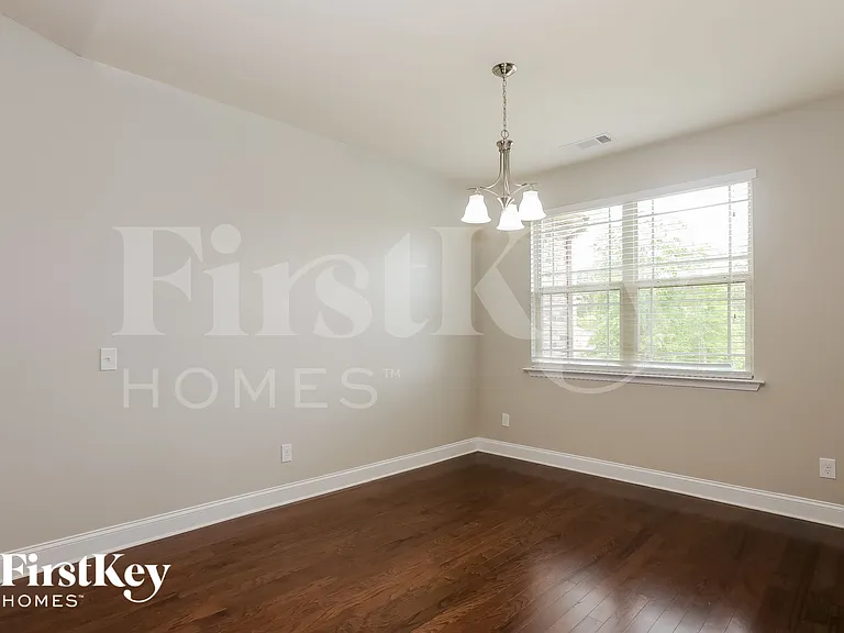 1022 Yorkshire Dr — Photo 3