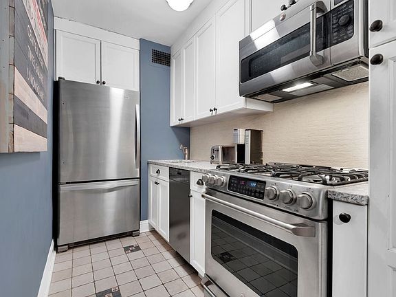 2nd image of 130 E 18th St APT 8S