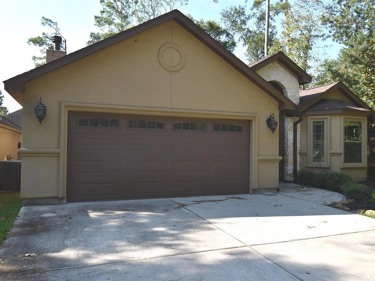 3 bed, 2.5 bath, 2019 sqft, $2,200 — Photo 2