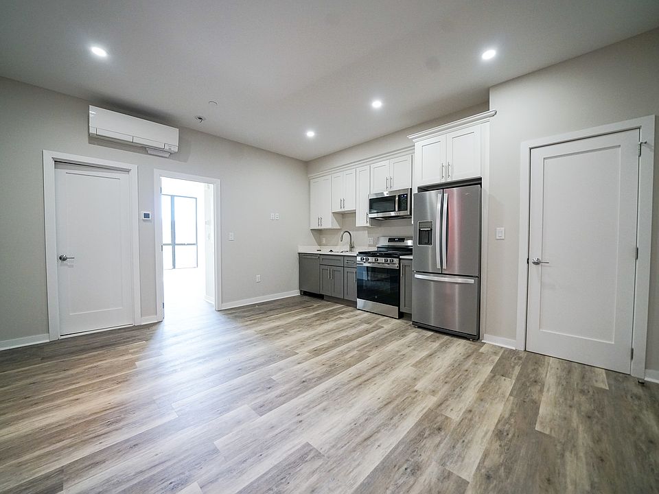 1st image of 10 Blackwood St #302