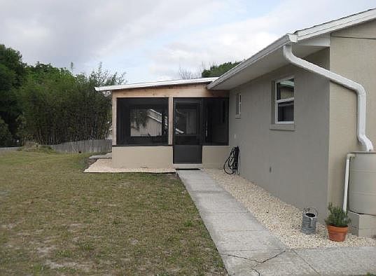 Large Yard /Screened Porch