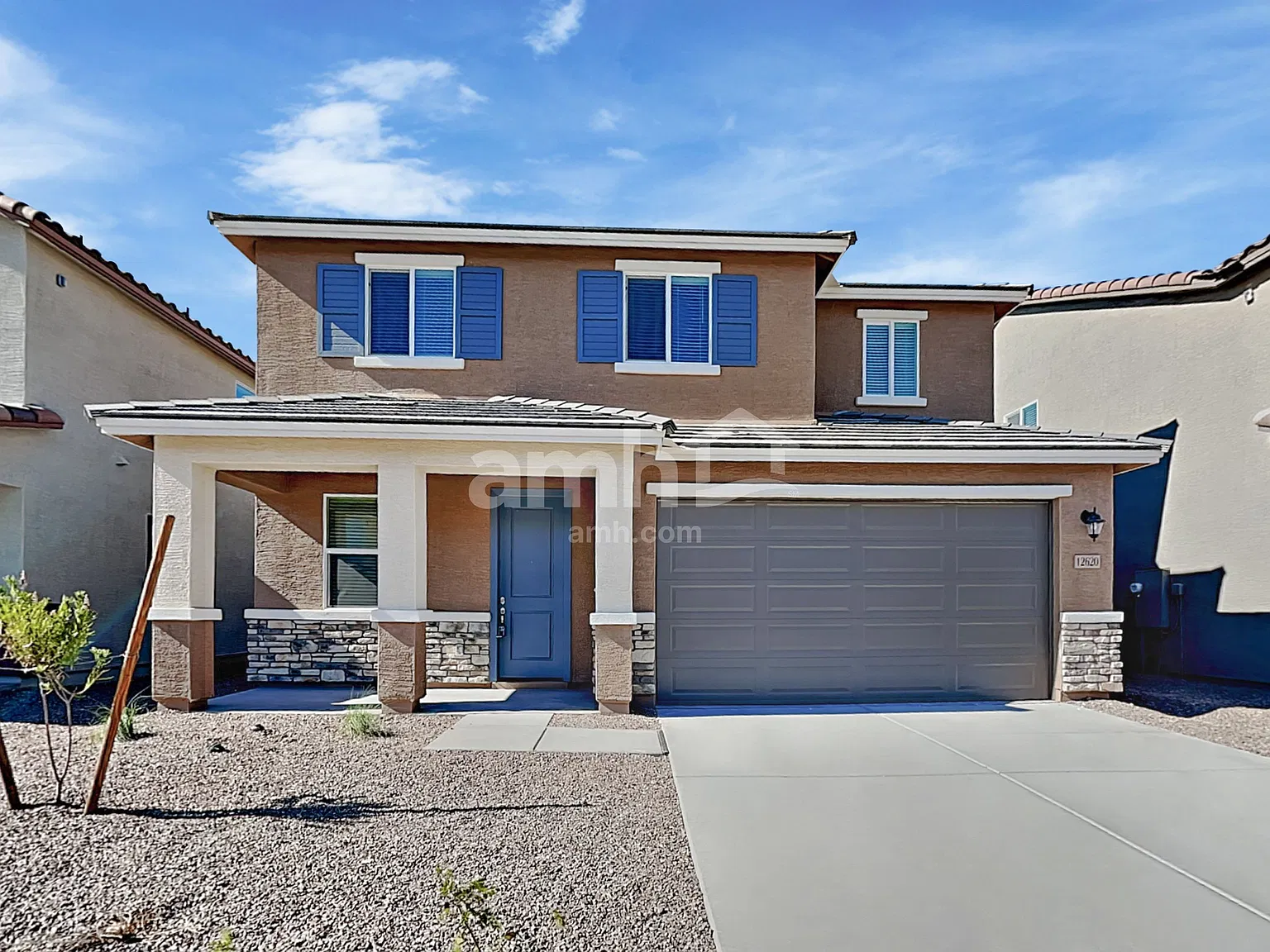 4 bed, 2.5 bath, 2220 sqft, $2,305 — Photo 1