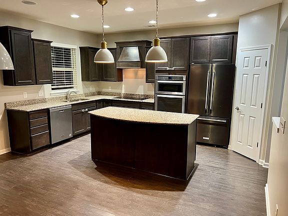 3rd image of 1051 Abberley Cir