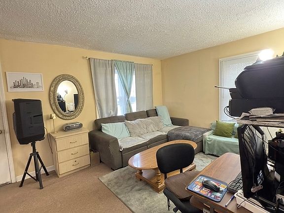 4th image of 224 N Wolf Rd