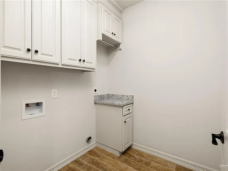 803 W Iroquois Ave — Photo 10