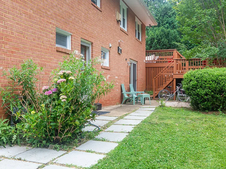 Fairwood Ln — Photo 42