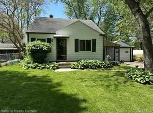 2867 Watkins Lake Rd, Waterford, MI 48328