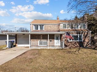 512 E Cecil St, Neenah, WI 54956