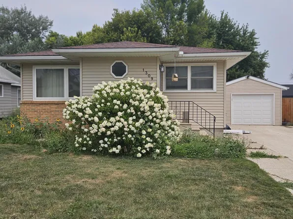 1309 E Elm St, Algona, IA 50511