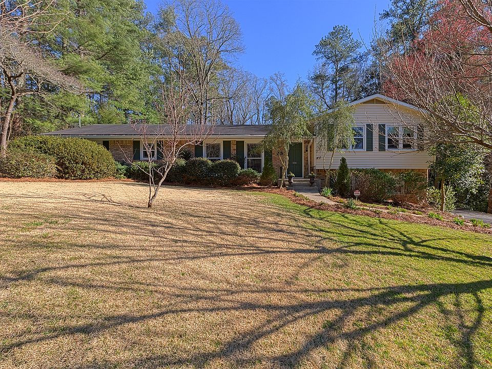 1st image of 1096 Canterbury Dr SE