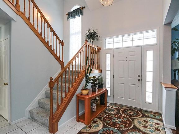 5th image of 39 Manitoba Woods Ln