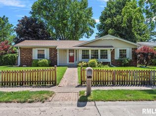 16 Red Oak Ln, Springfield, IL 62712