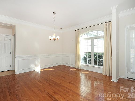 4th image of 3025 Hiddenbrook Way