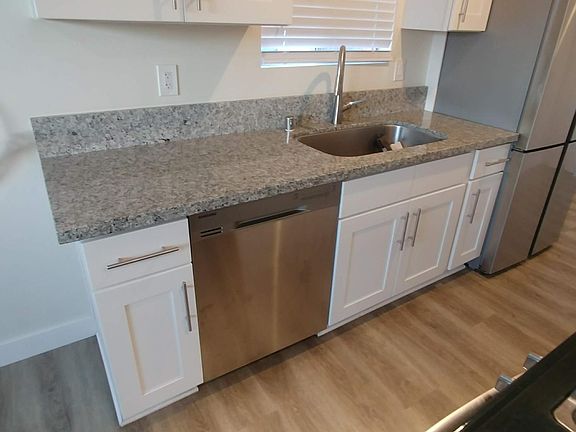 3rd image of 345 W 10th Ave