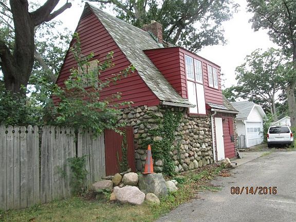 4th image of 610 W Battell St