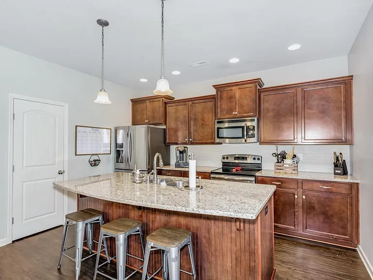 7709 N Catawba Cir — Photo 14