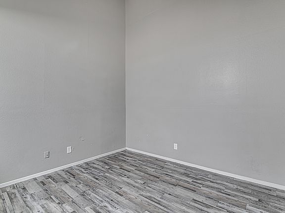 5th image of 711 Grand Ct #717-20