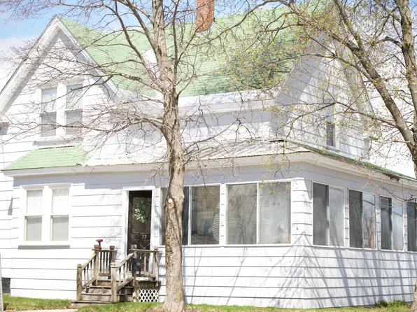 17 Katahdin Avenue, Millinocket, ME 04462