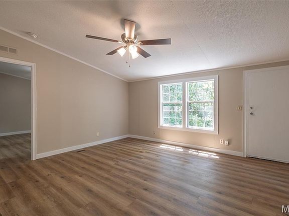 4th image of 164 Hickory St