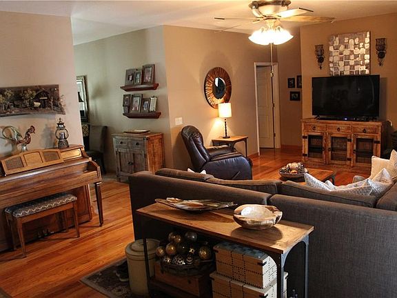 3rd image of 19178 Saunders Ln