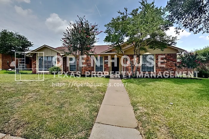 909 Sandhurst Dr — Photo 1