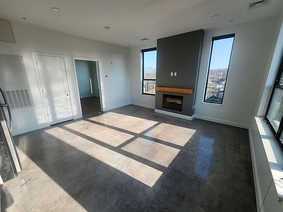 5th image of 28 Mechanic St Unit 405