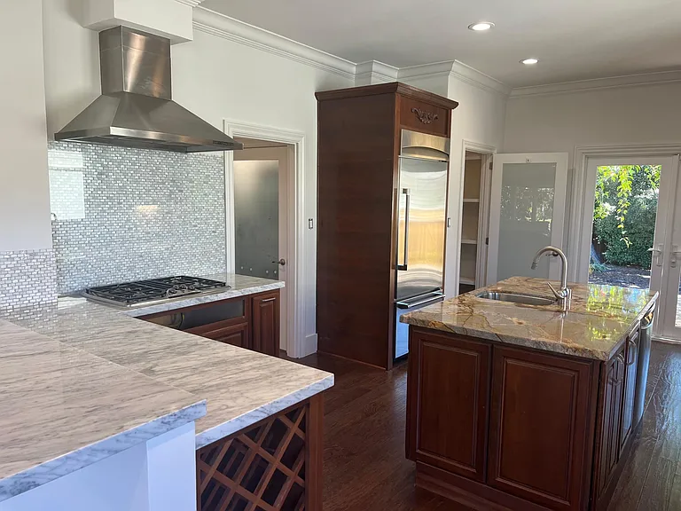2108 Hillside Dr — Photo 10