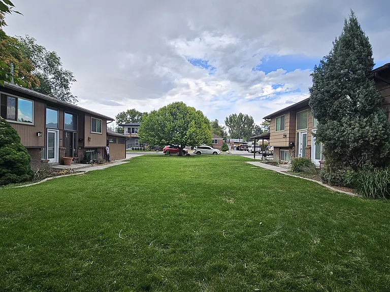 926 E Fairclough Dr S — Photo 17