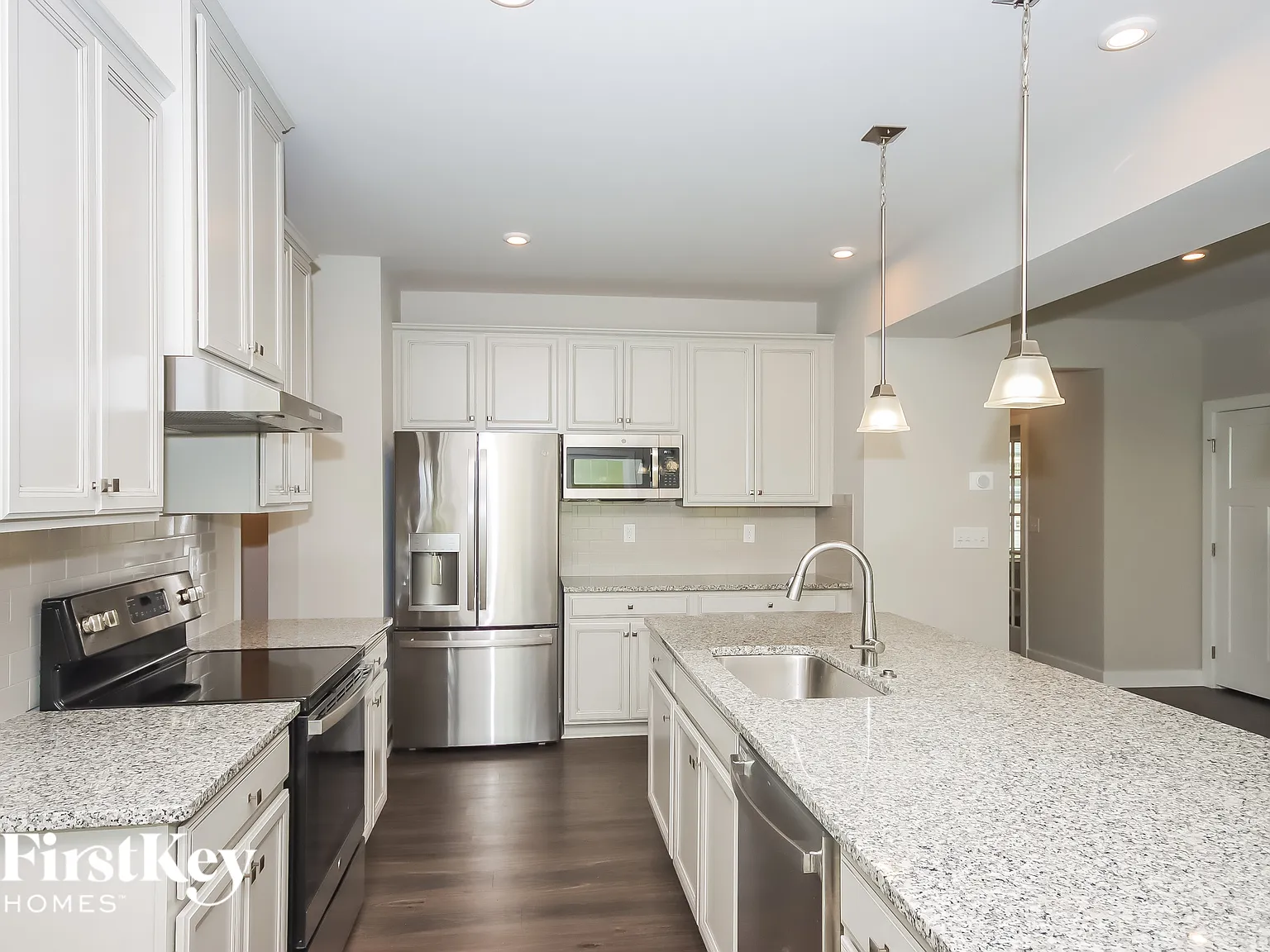 4 bed, 2.5 bath, 2436 sqft, $2,800 — Photo 4