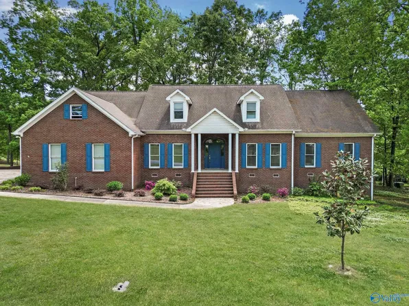 1504 Magnolia Dr NW, Hartselle, AL 35640