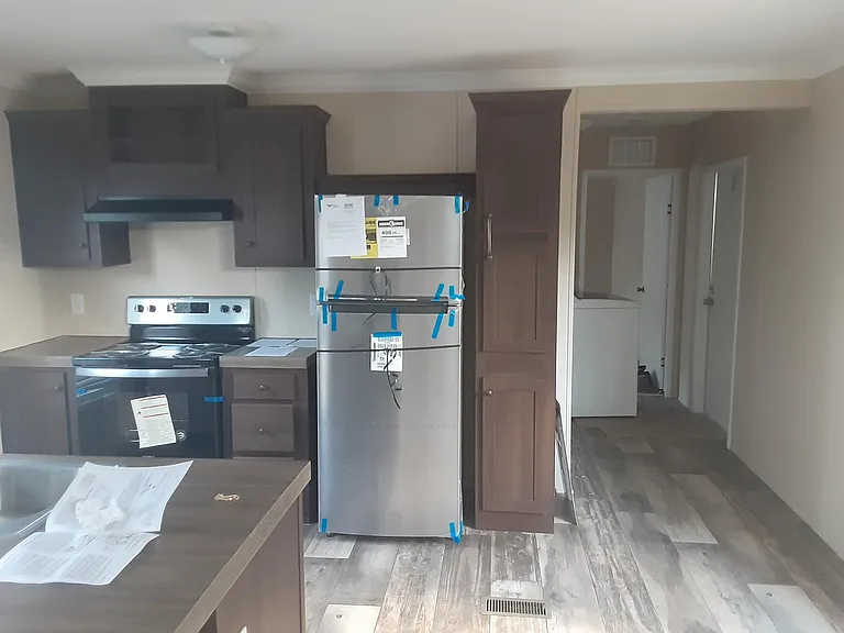 108 Main St SW — Photo 3
