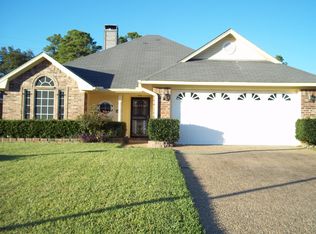 8203 Green Leaf Rd, Shreveport, LA 71108