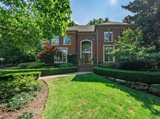 6851 Minnow Pond Dr, West Bloomfield, MI 48322