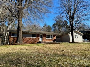 3220 7th St, Hickory, NC 28601