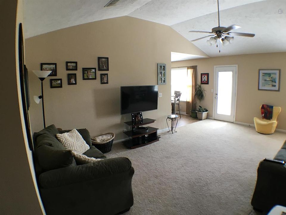 2nd image of 1908 Colyn Ave