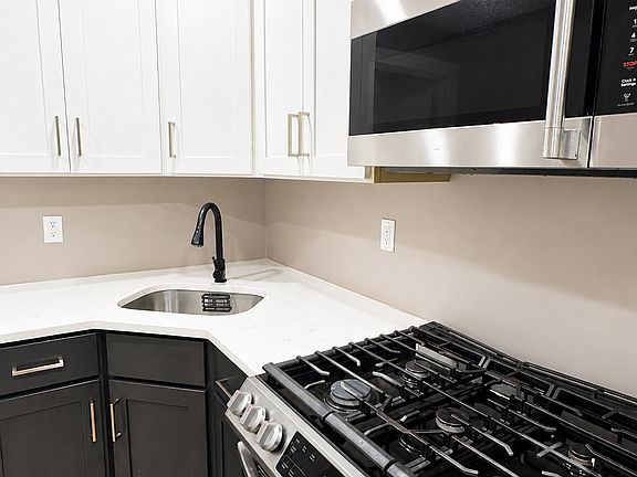 3rd image of 85 Auburn St #3B