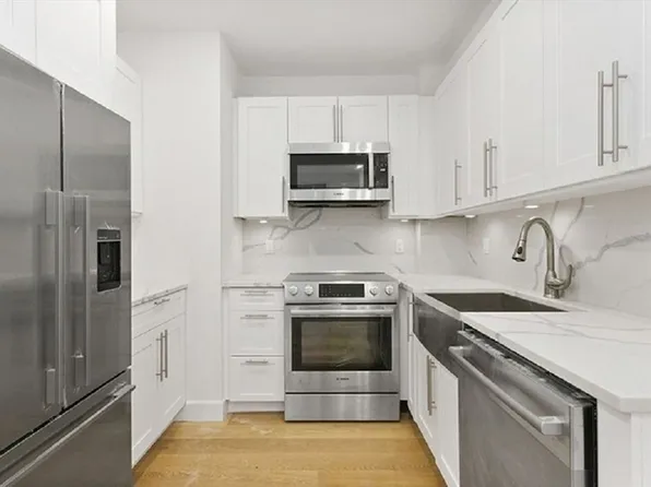 160 East 48th Street image 1 of 13