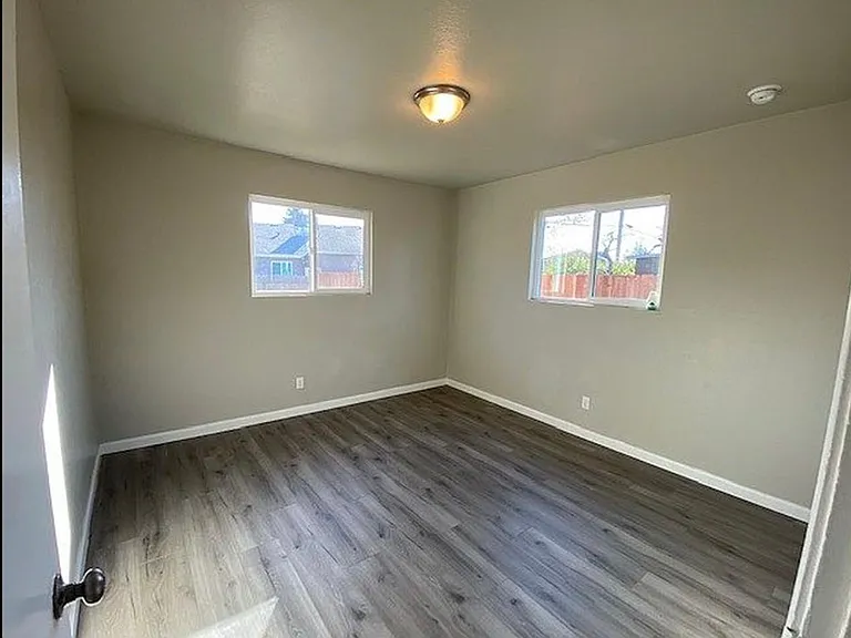 1311 W Sunnyview Ave — Photo 4