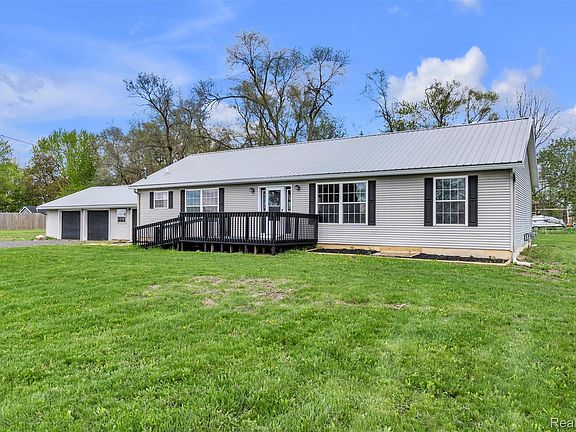 4th image of 963 Dakin Rd