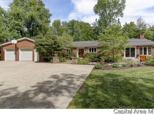 4111 Lincoln Trl, Taylorville, IL 62568