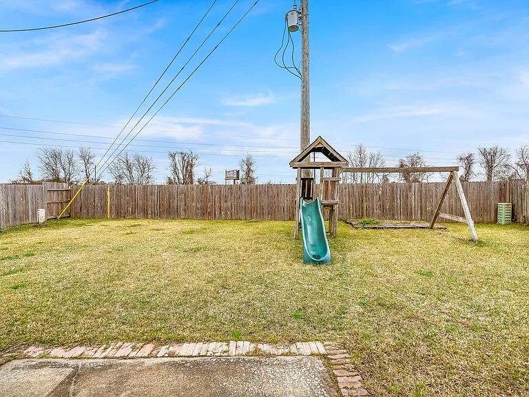 139 Horn Ct — Photo 31