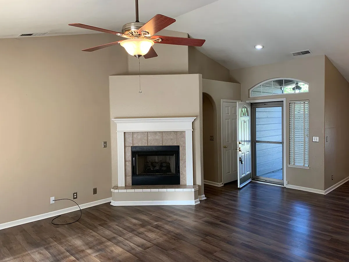 Building Photo - 203 Legacy Ln