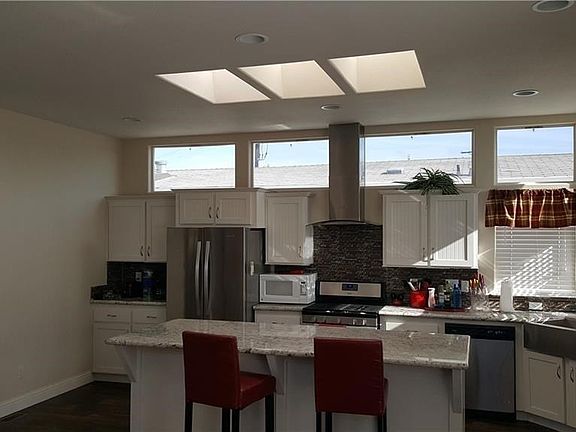 3rd image of 15 York Dr