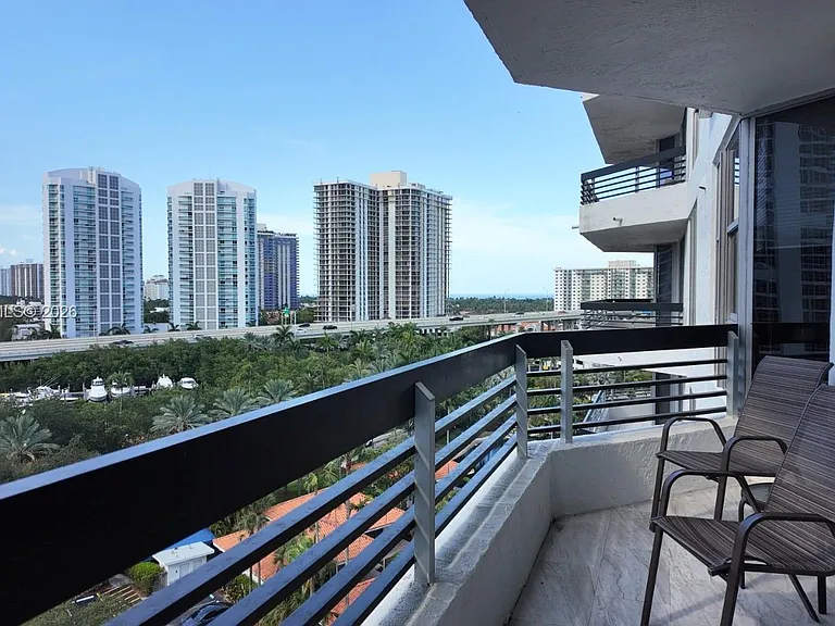 3600 Mystic Pointe Dr #1111 — Photo 25