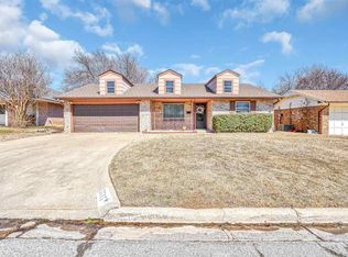 5717 NW Cedarwood Dr, Lawton, OK 73505
