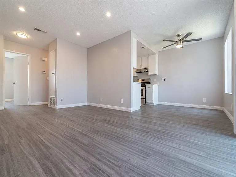 Ascot Park Apartments — Photo 9