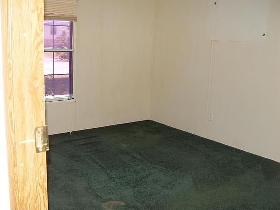 4th image of 215 Hackberry Dr