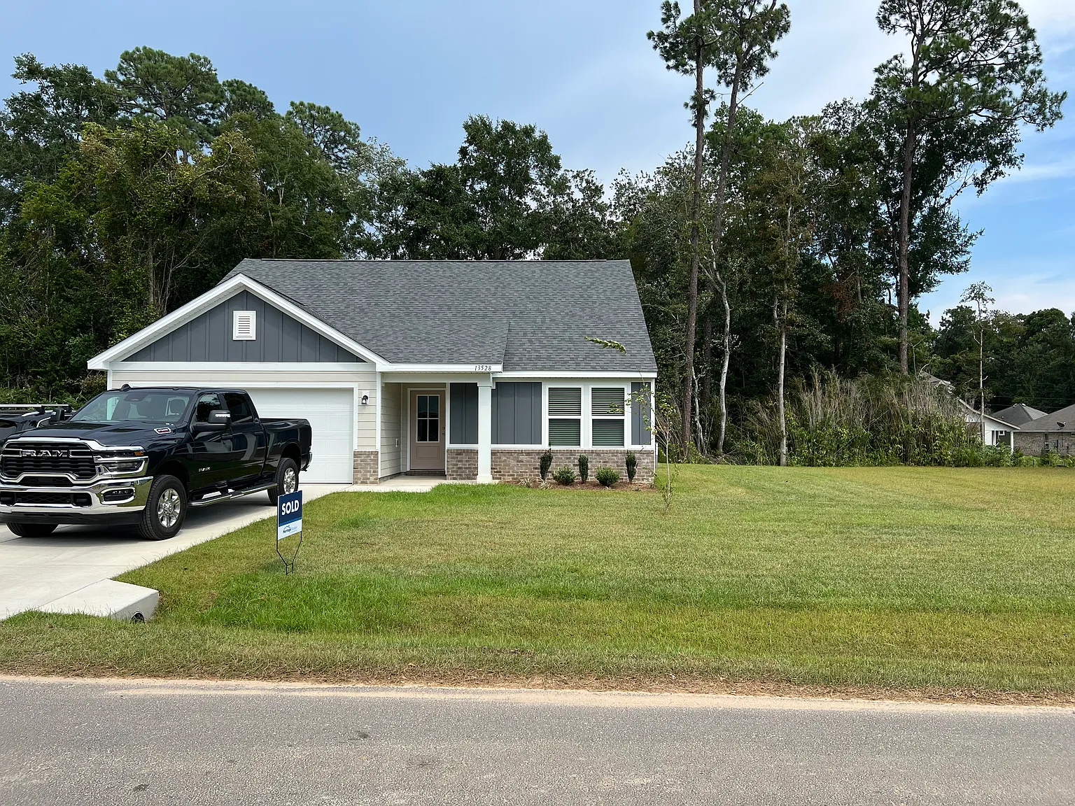 3 bed, 1380 sqft, $2,300 — Photo 4