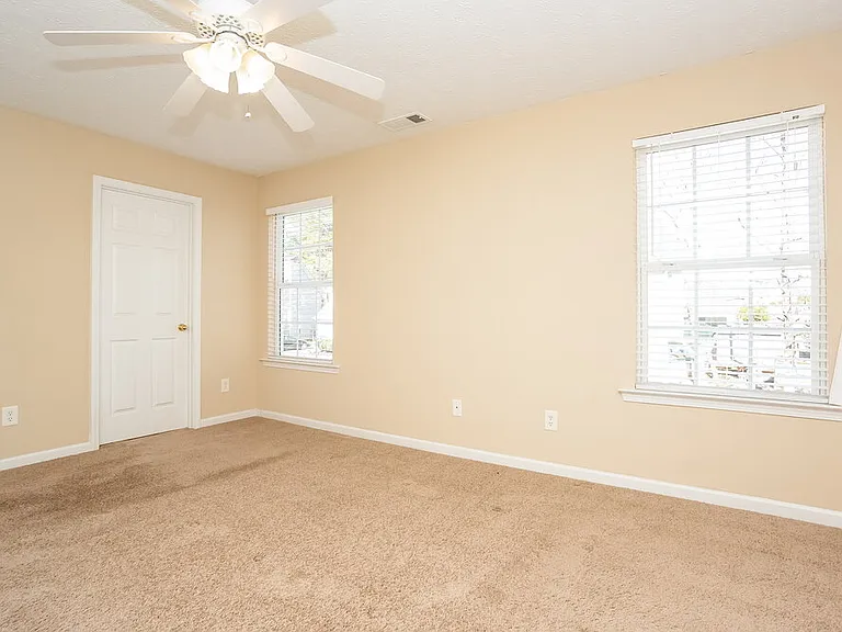 218 Prescott Ct — Photo 9