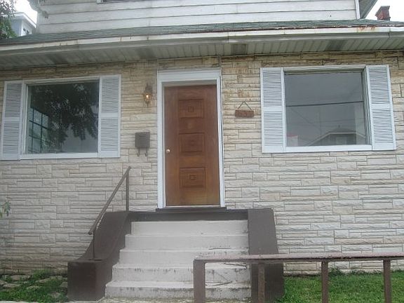 3rd image of 631 1/2 Virginia St W